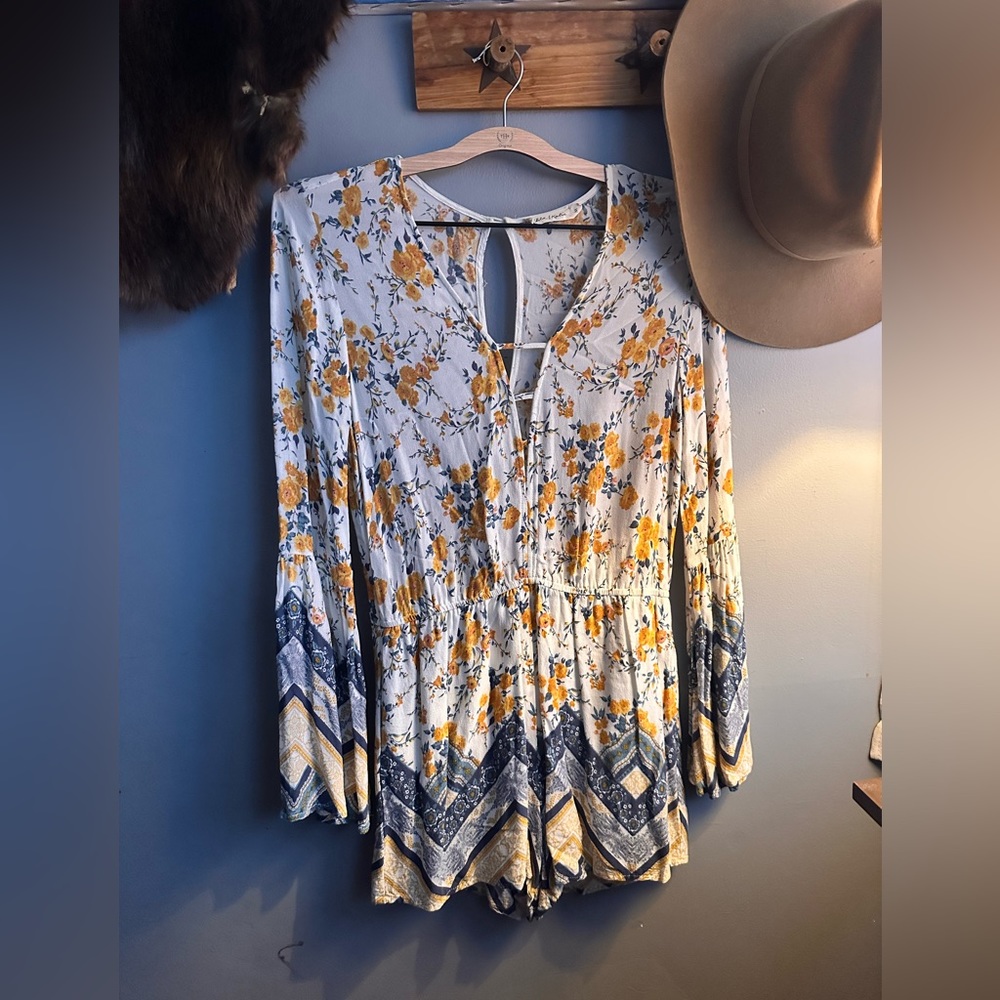 Chloe & Katie Longsleeve Floral Romper / Size M